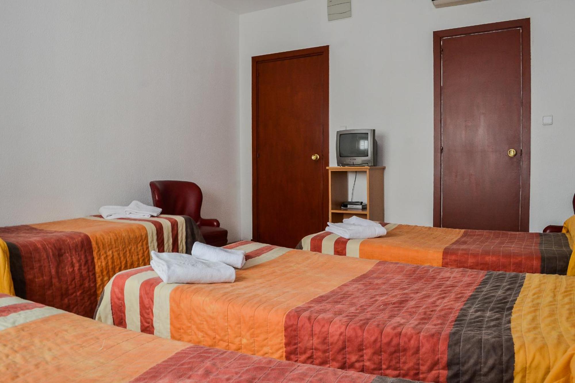 Hostal Cataluna Zaragoza Szoba fotó
