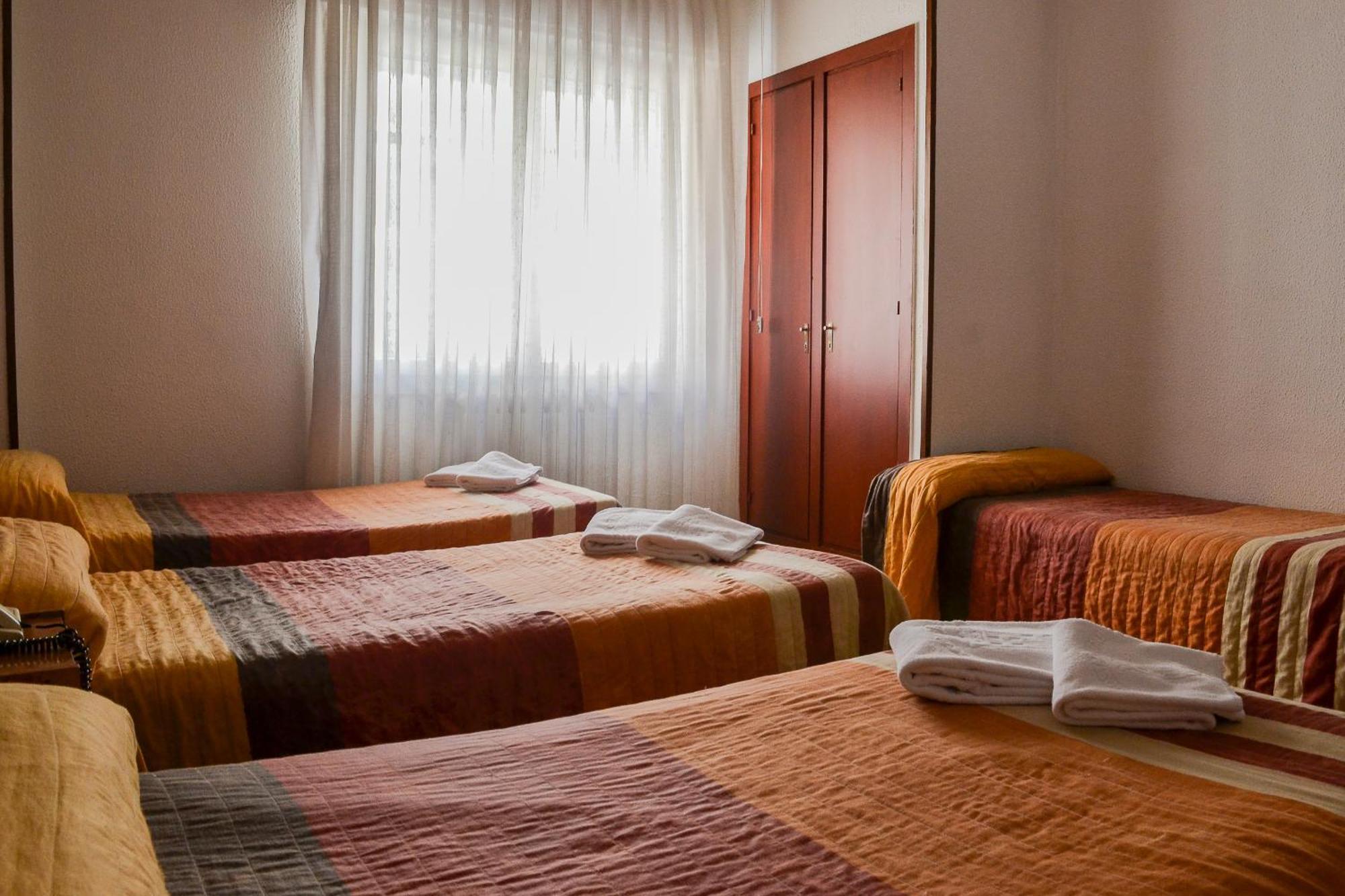 Hostal Cataluna Zaragoza Szoba fotó