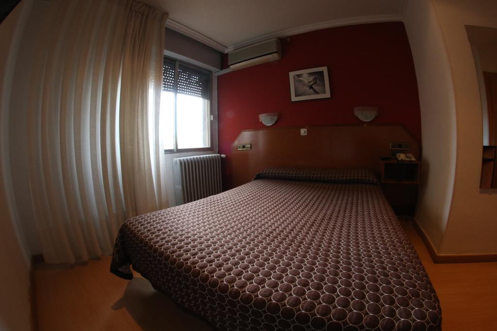 Hostal Cataluna Zaragoza Kültér fotó