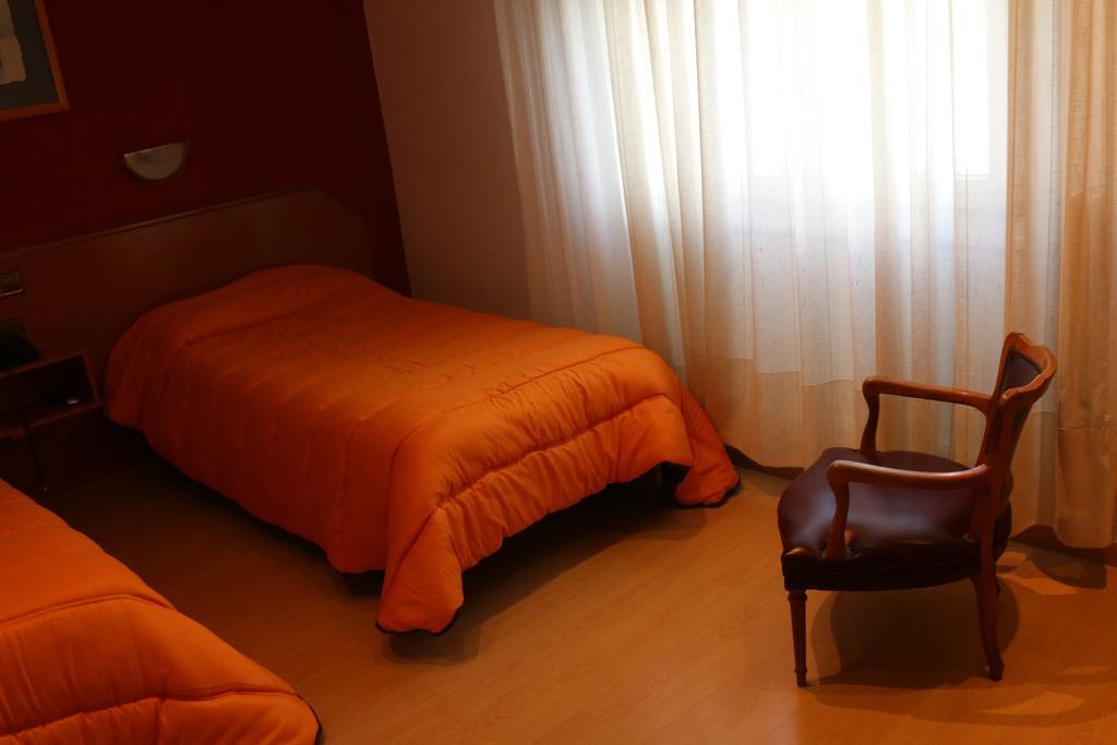 Hostal Cataluna Zaragoza Kültér fotó