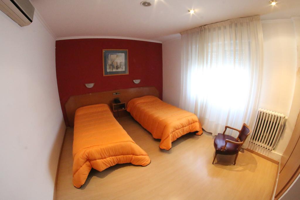Hostal Cataluna Zaragoza Kültér fotó