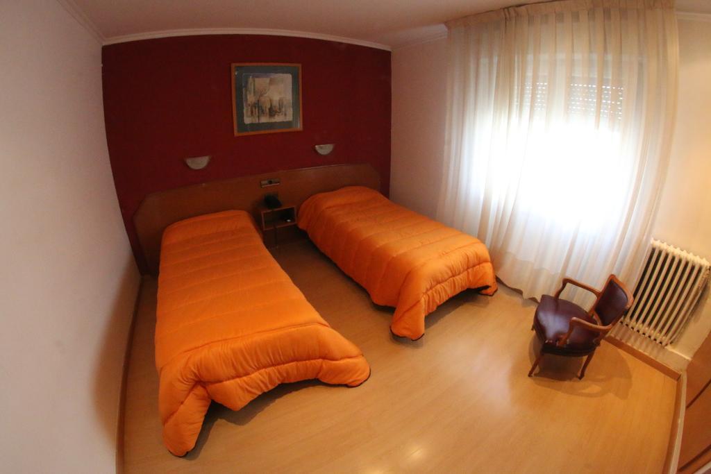Hostal Cataluna Zaragoza Kültér fotó