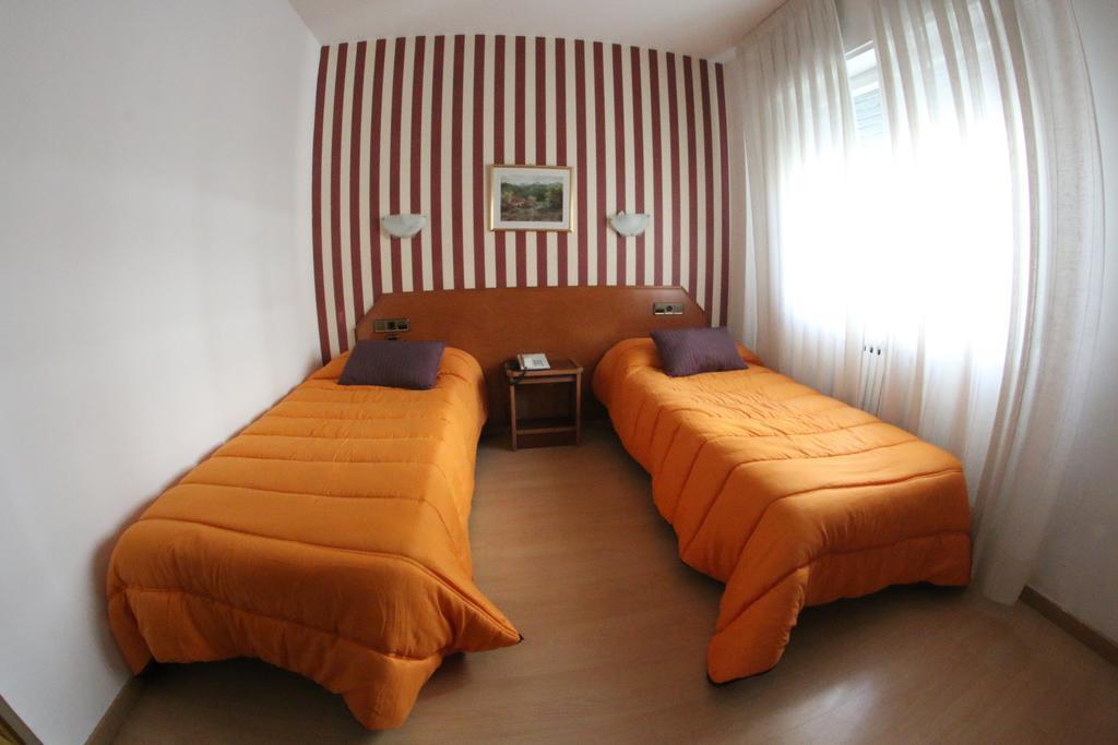 Hostal Cataluna Zaragoza Kültér fotó